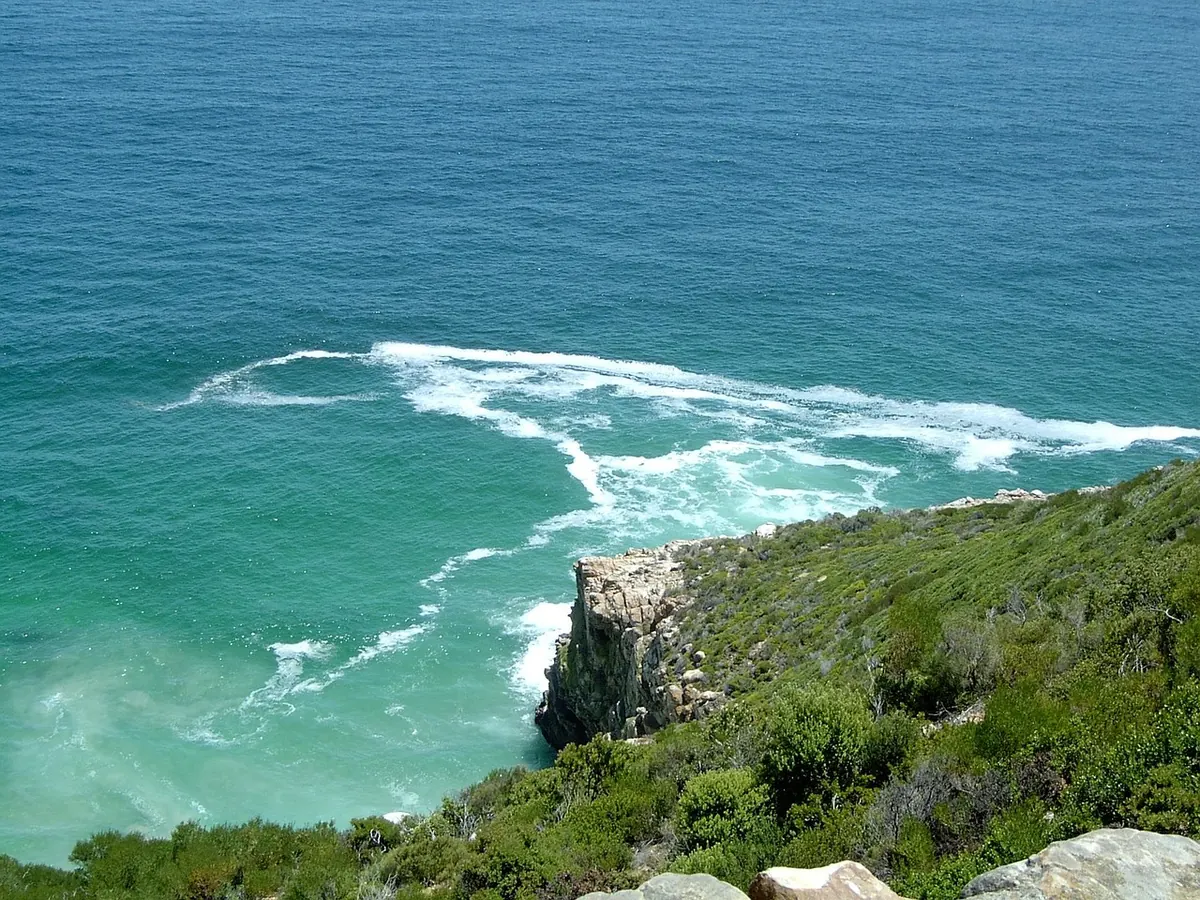 A First-Timer's Guide to Vale Bay: The Essential Attractions and How to See Them
